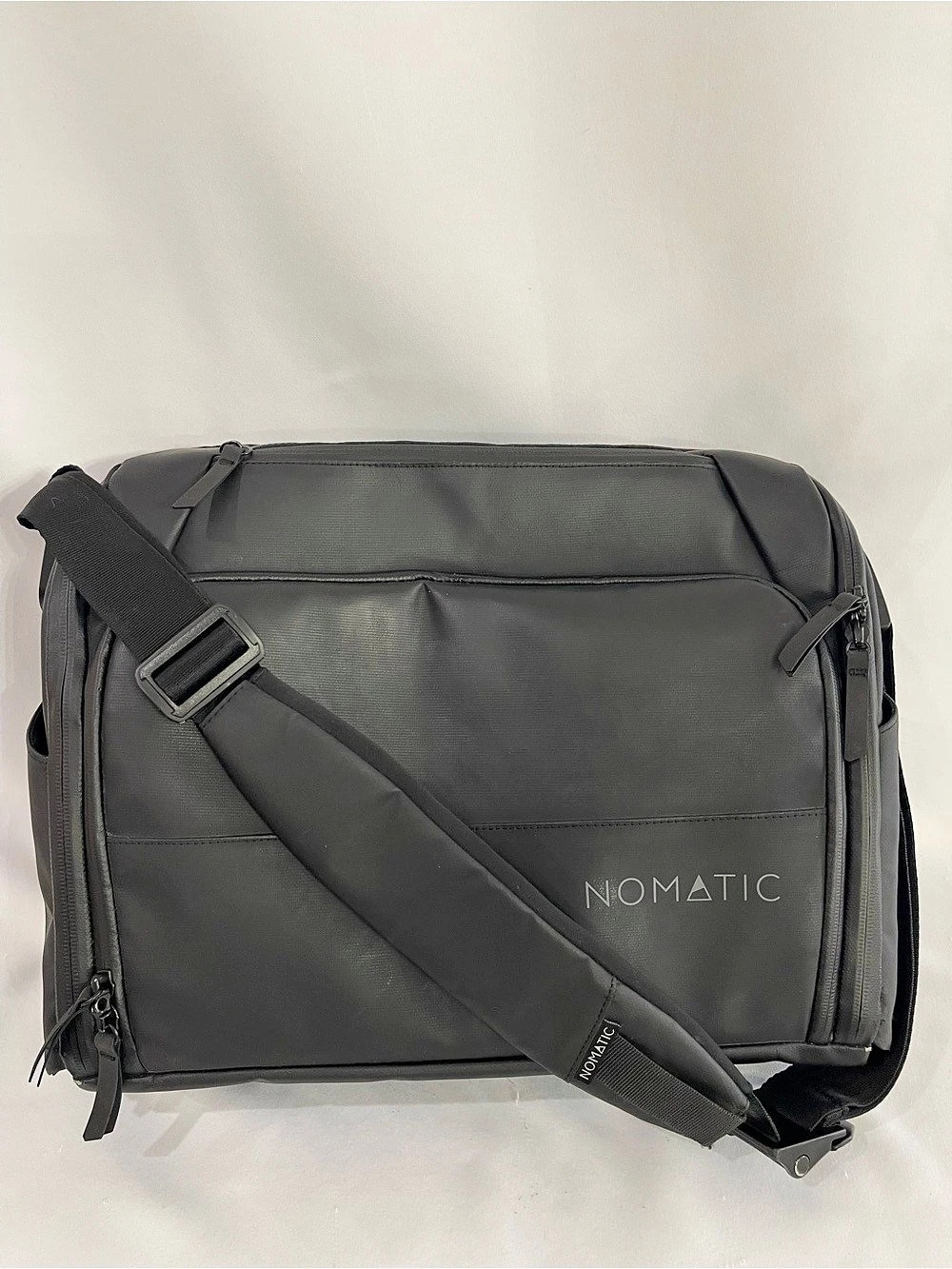 NOMATIC Black Messenger Bag Padded Laptop Compartment travel bag $300 retail